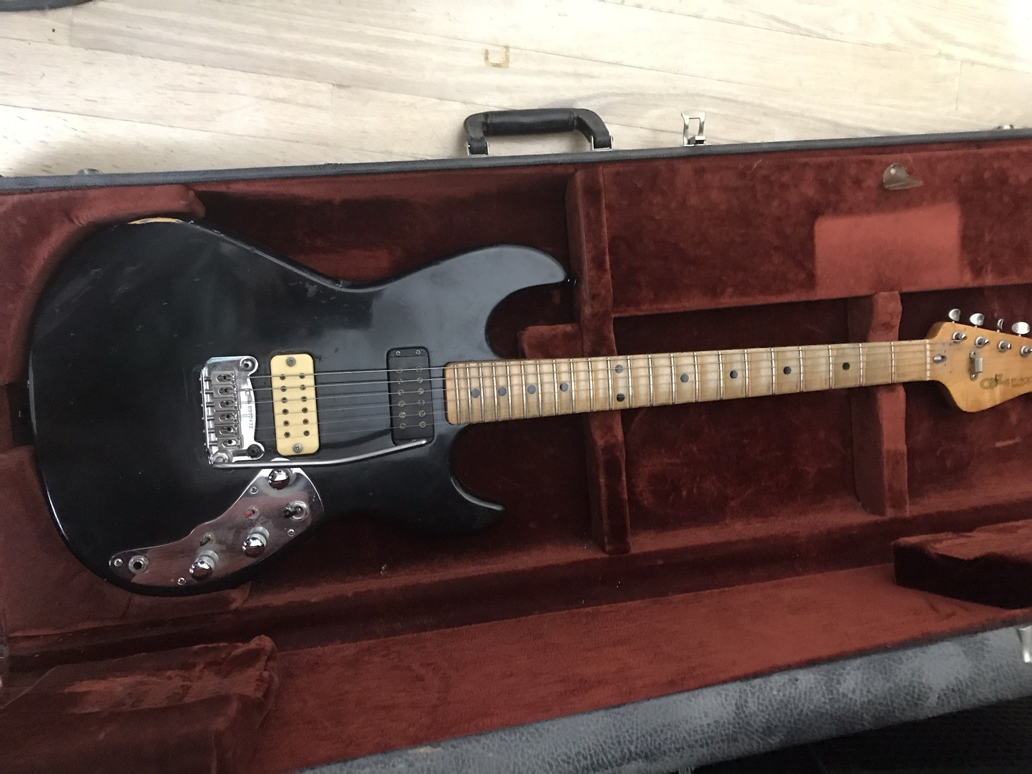 G&L F-100